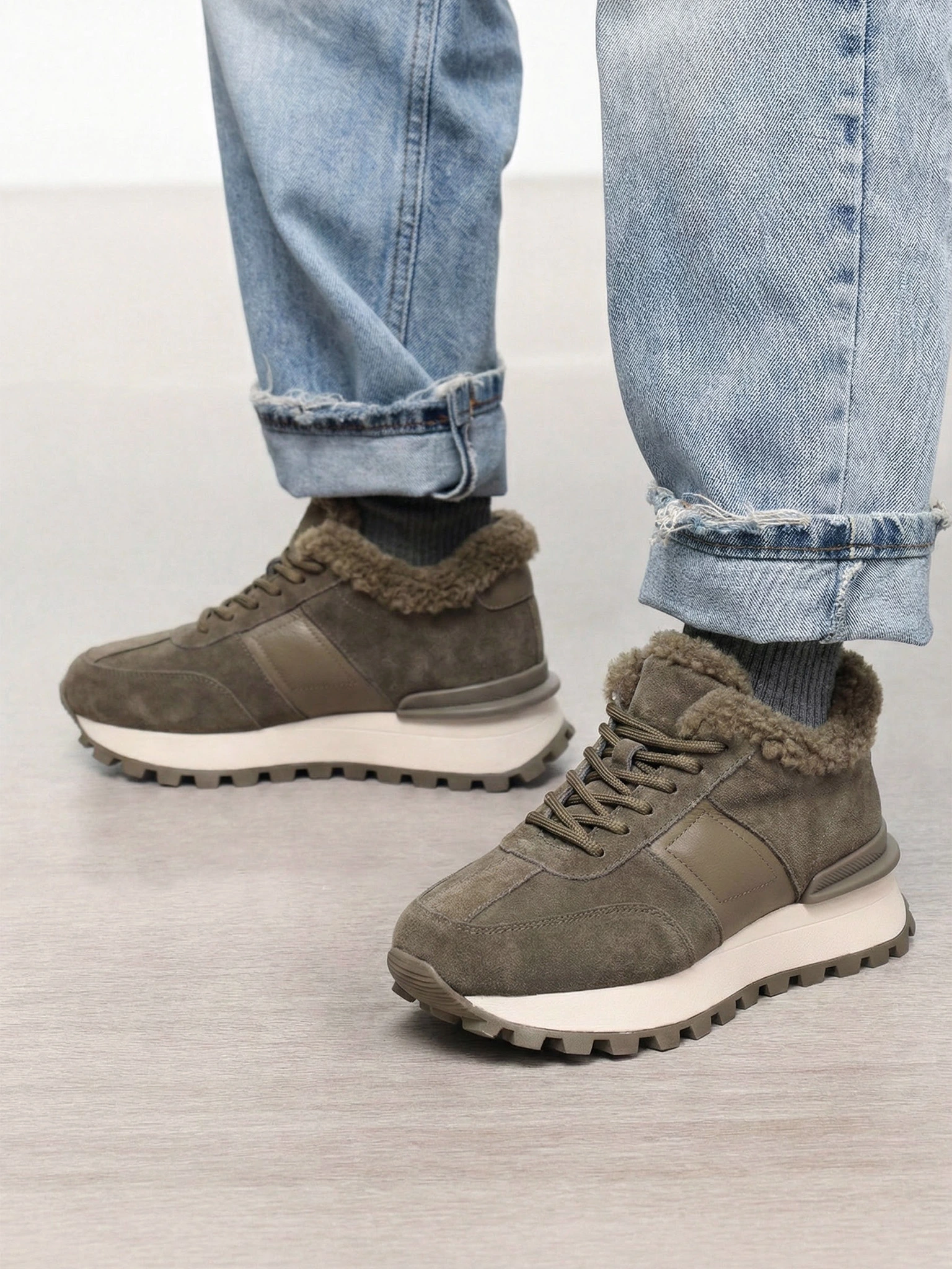 Кроссовки комбинированные зеленого цвета на рельефной подошве